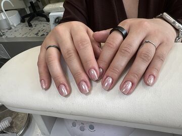 лак с блестками маникюр — работа мастера Нурита, Flamy nails Комсомольская