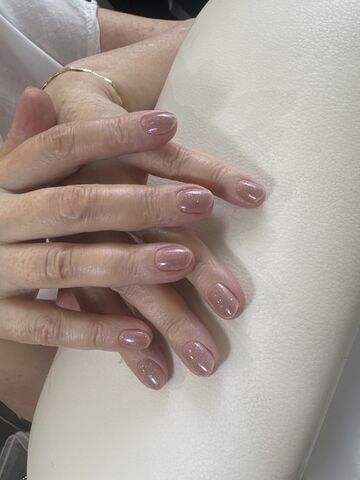 лак с блестками маникюр — работа мастера Нурита, Flamy nails Комсомольская